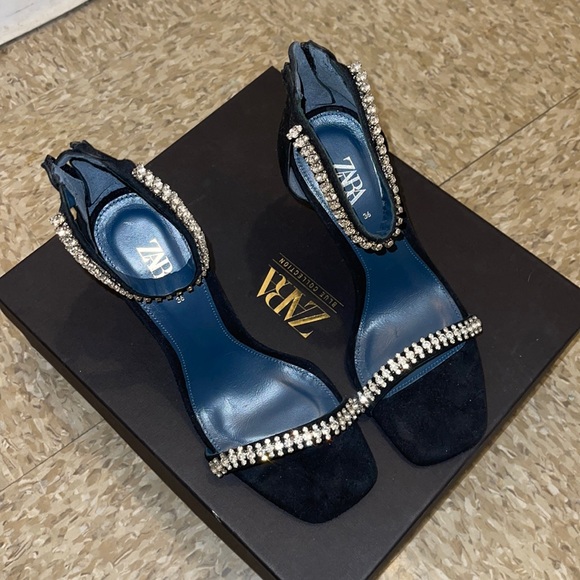 Zara jeweled heels . Worn twice . Perfect condition - Picture 4 of 9